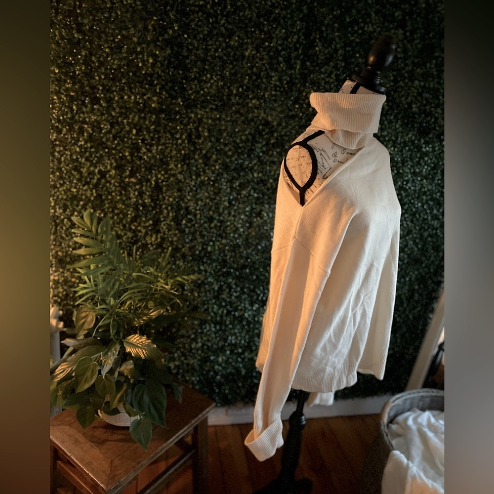 PAIGE Raundi Sweater with Cutout Shoulder - Picture 6 of 7